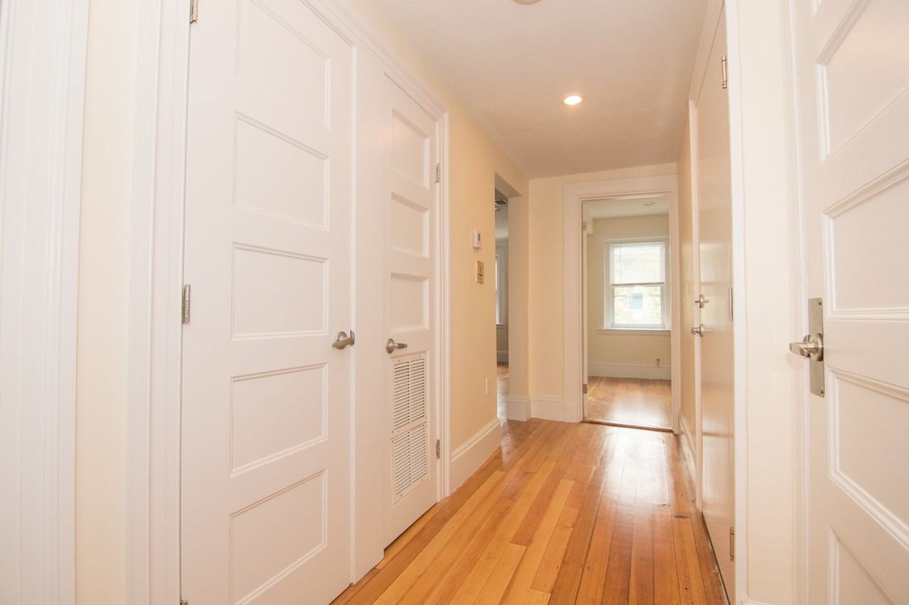 1616 Beacon St - Photo 3 of 22