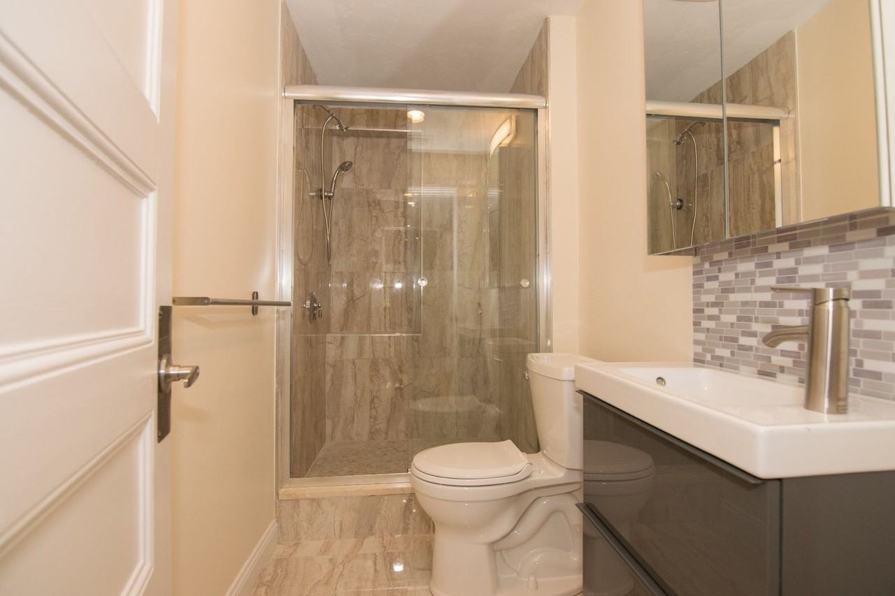 1616 Beacon St - Photo 5 of 22