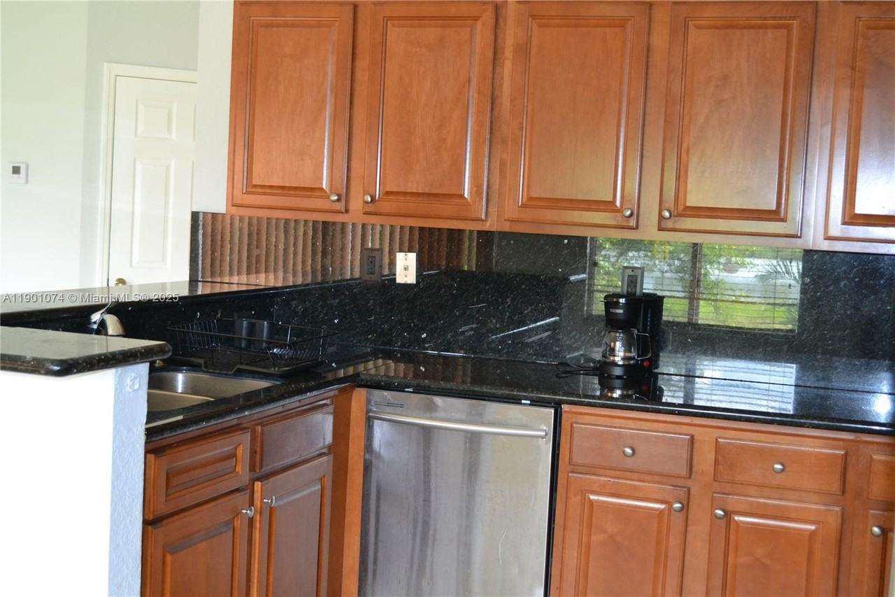 22418 Sw 94th Path ##0 - Photo 4 of 50