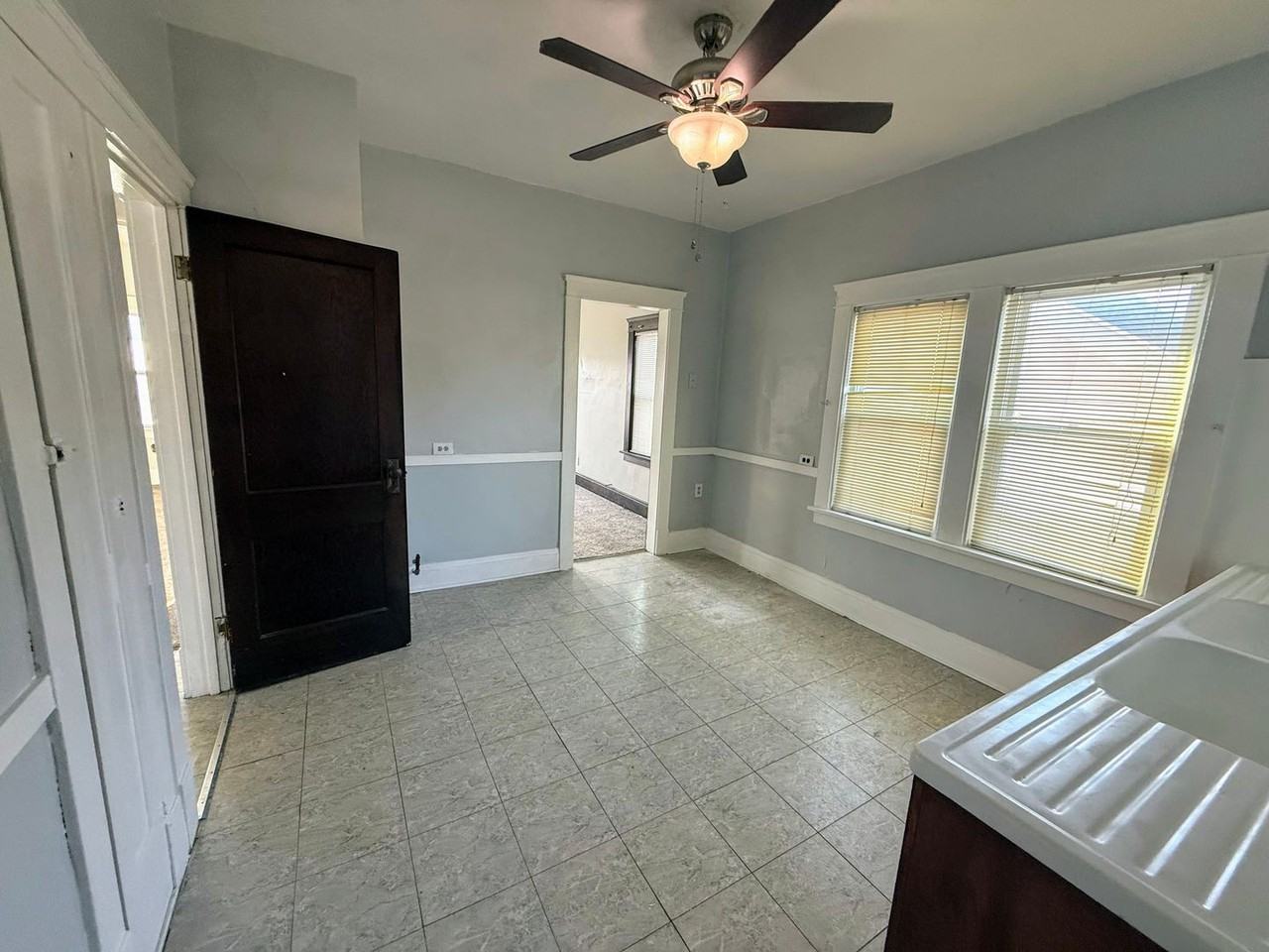 951 Royal Rd Uppr - Photo 3 of 20