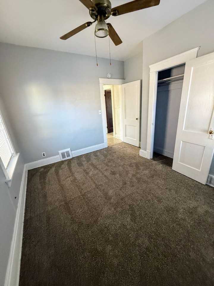 951 Royal Rd Uppr - Photo 6 of 20