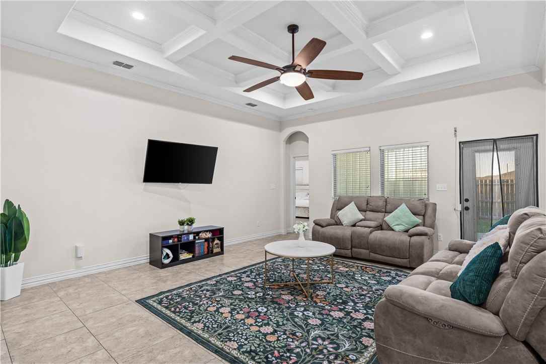3818 Pennine Way - Photo 4 of 27