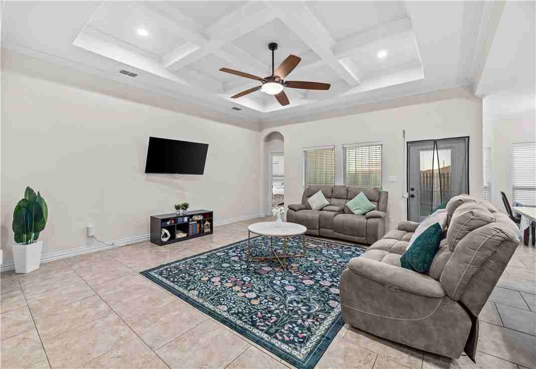 3818 Pennine Way - Photo 5 of 27