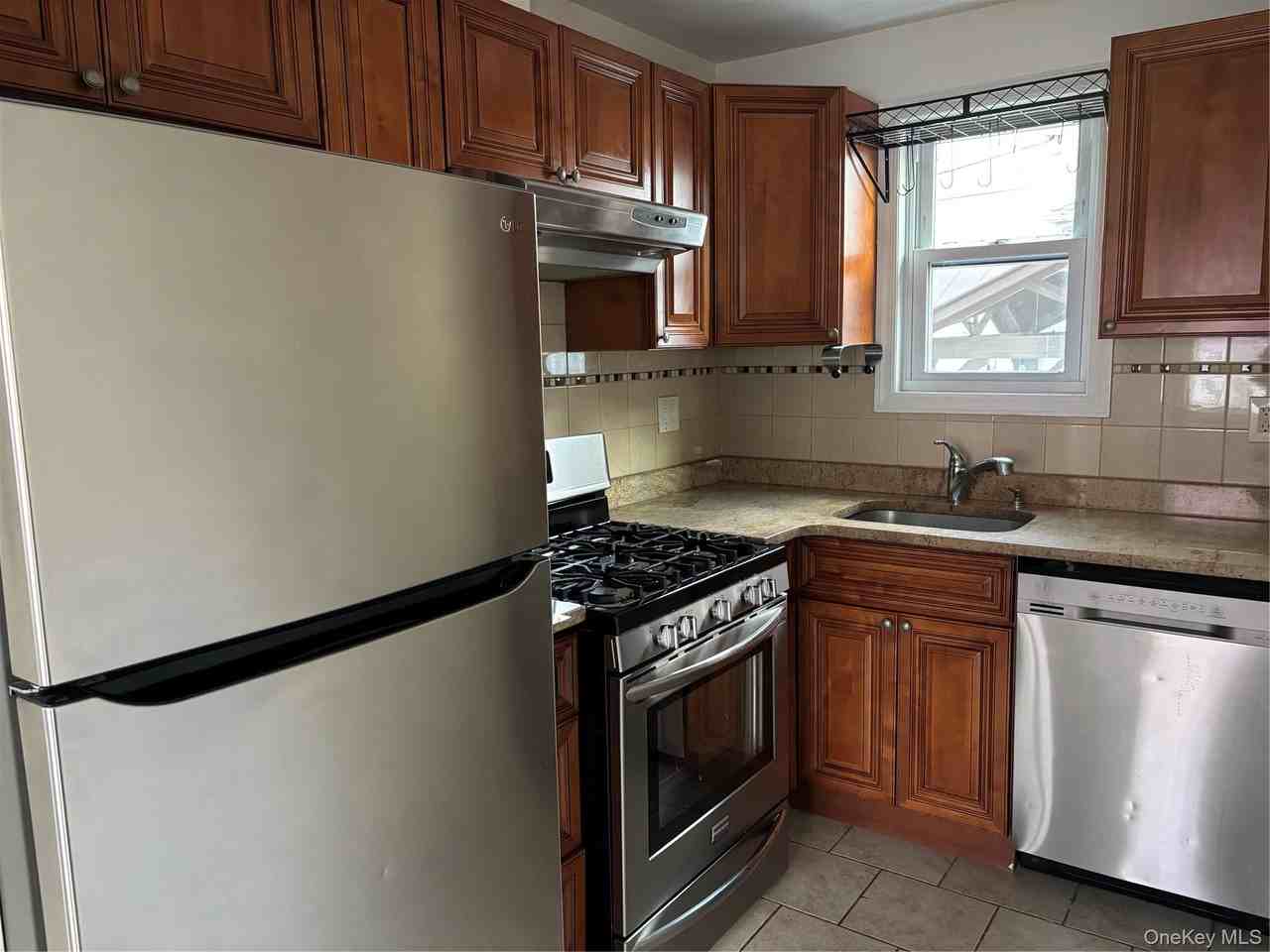 39 Buckingham Pl - Photo 3 of 11