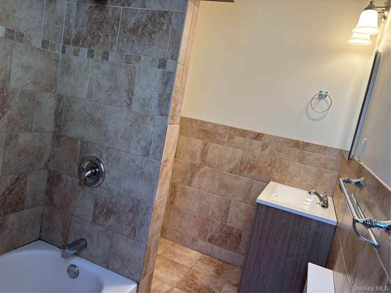 39 Buckingham Pl - Photo 7 of 11