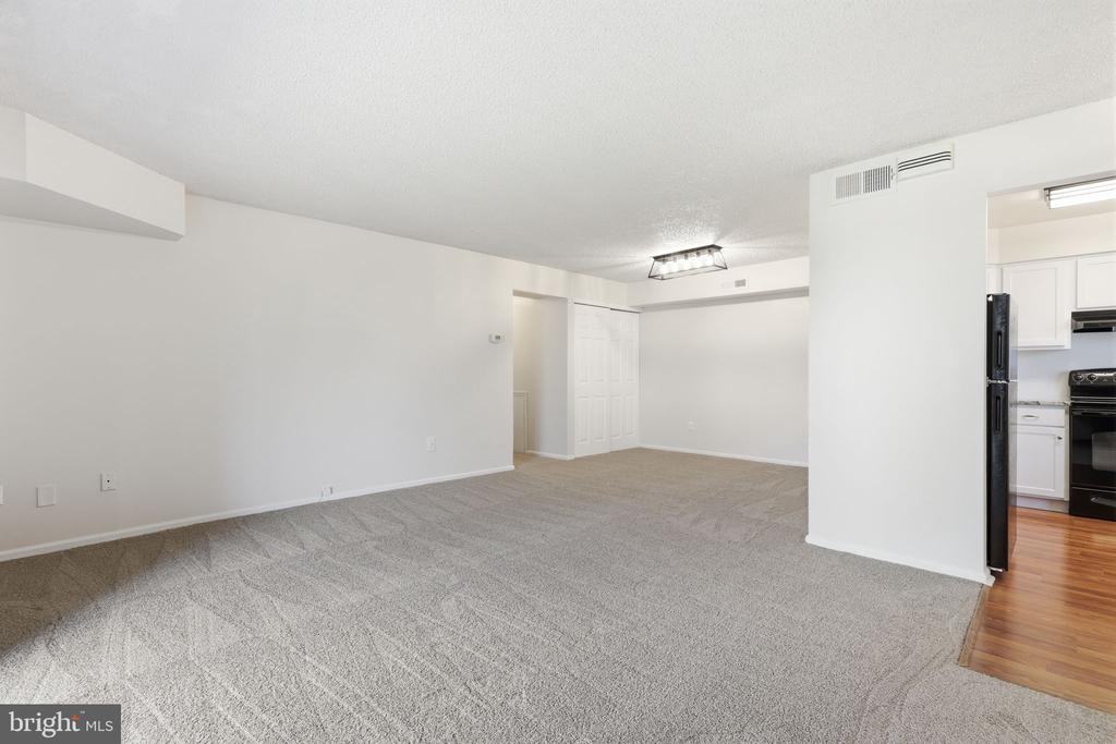 2014 Barry Ct - Photo 5 of 31