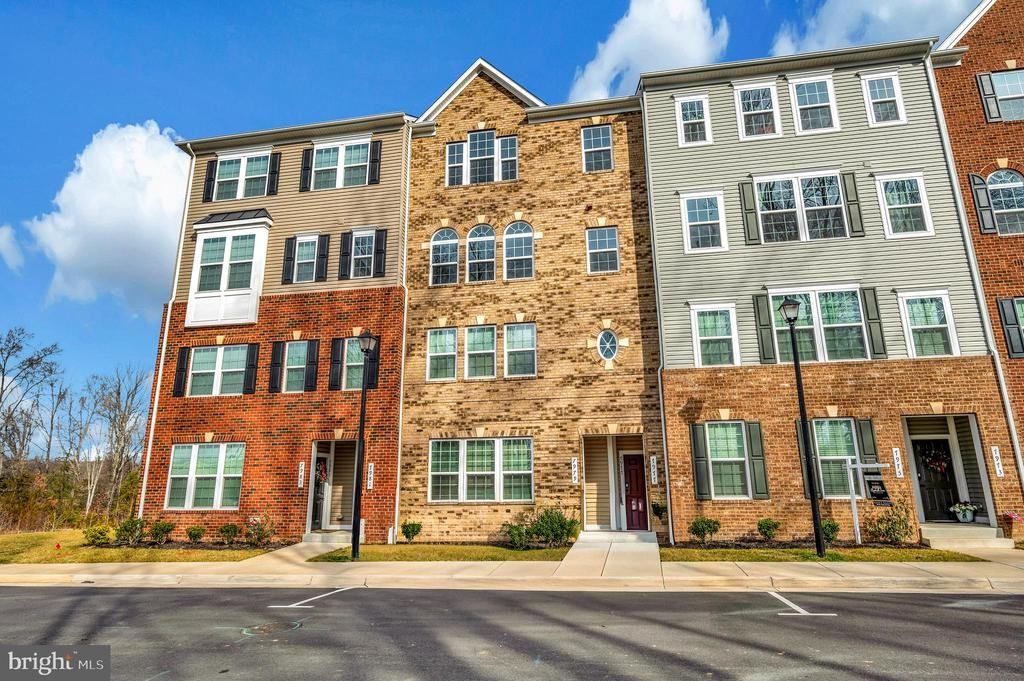 7977 Independence Dr - Photo 3 of 37