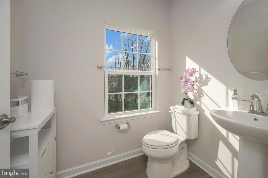 7977 Independence Dr - Photo 5 of 37