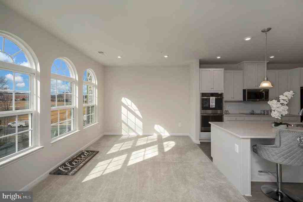 7977 Independence Dr - Photo 6 of 37