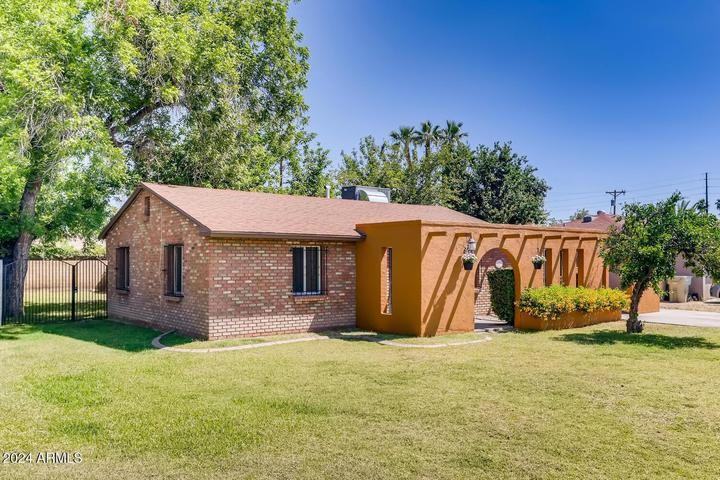 6730 W Flynn Ln - Photo 3 of 27