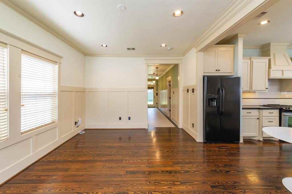 722 E 25th St - Photo 7 of 28