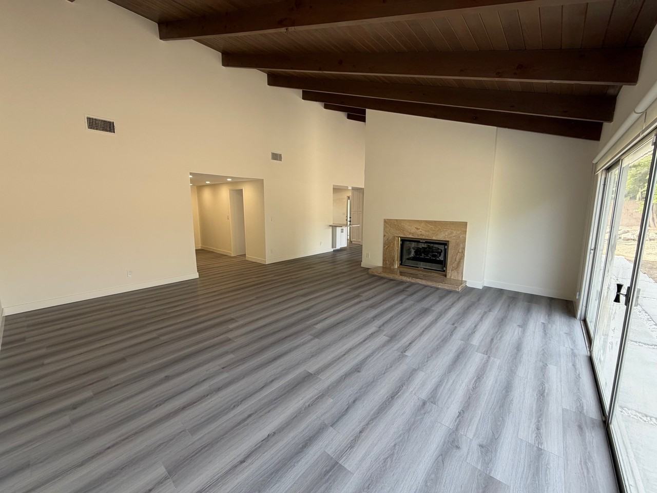 5301 Dubois Ave - Photo 4 of 22