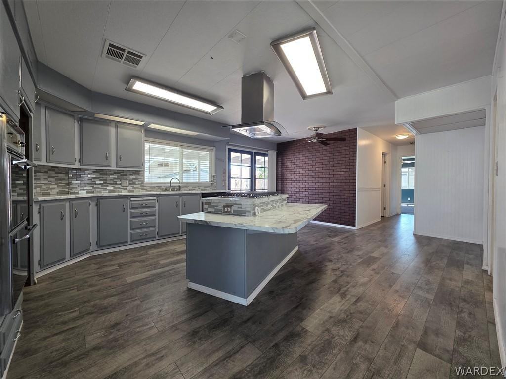 1204 Church St - Photo 3 of 17