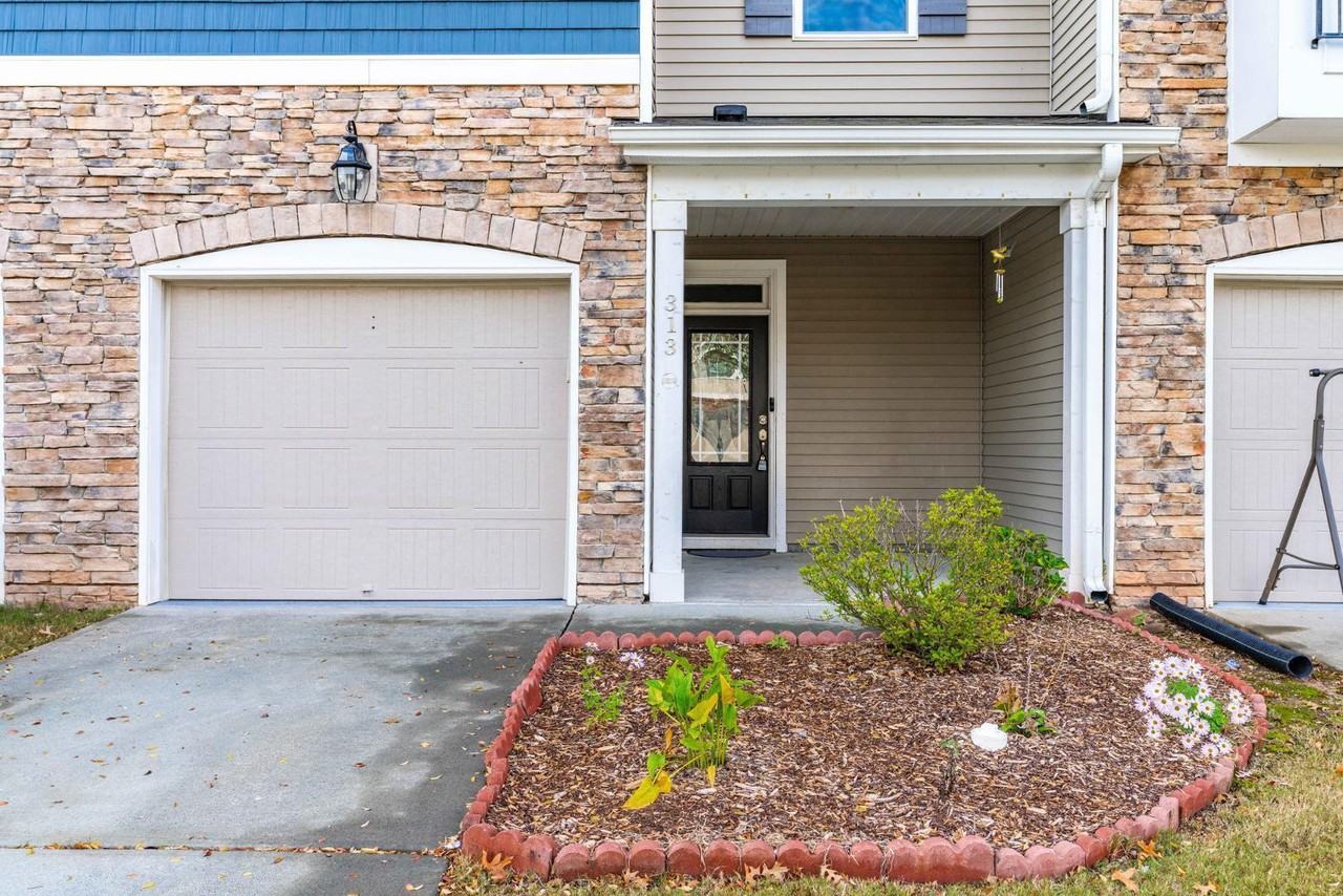 313 Durants Neck Ln - Photo 3 of 33