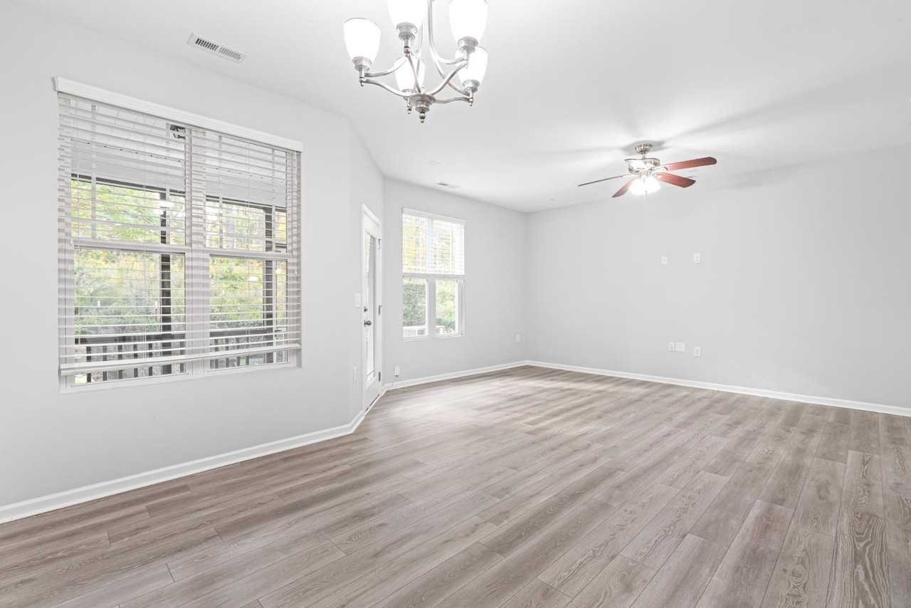 313 Durants Neck Ln - Photo 5 of 33