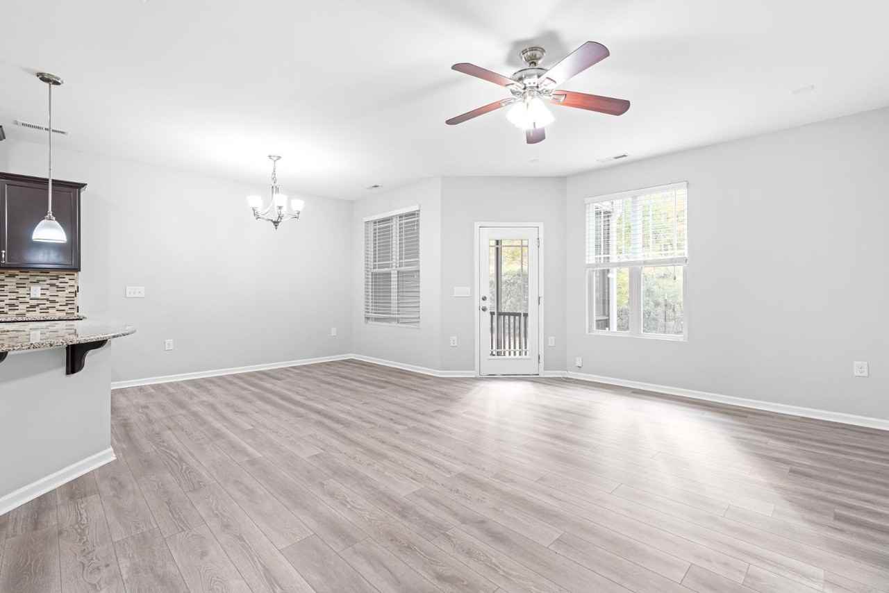 313 Durants Neck Ln - Photo 6 of 33