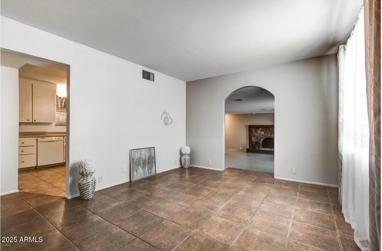 6445 S 32nd St - Photo 3 of 11