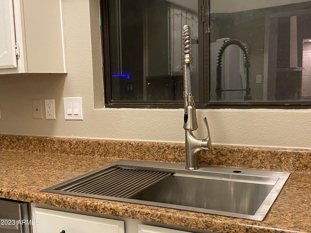 7024 W Morrow Dr - Photo 3 of 11