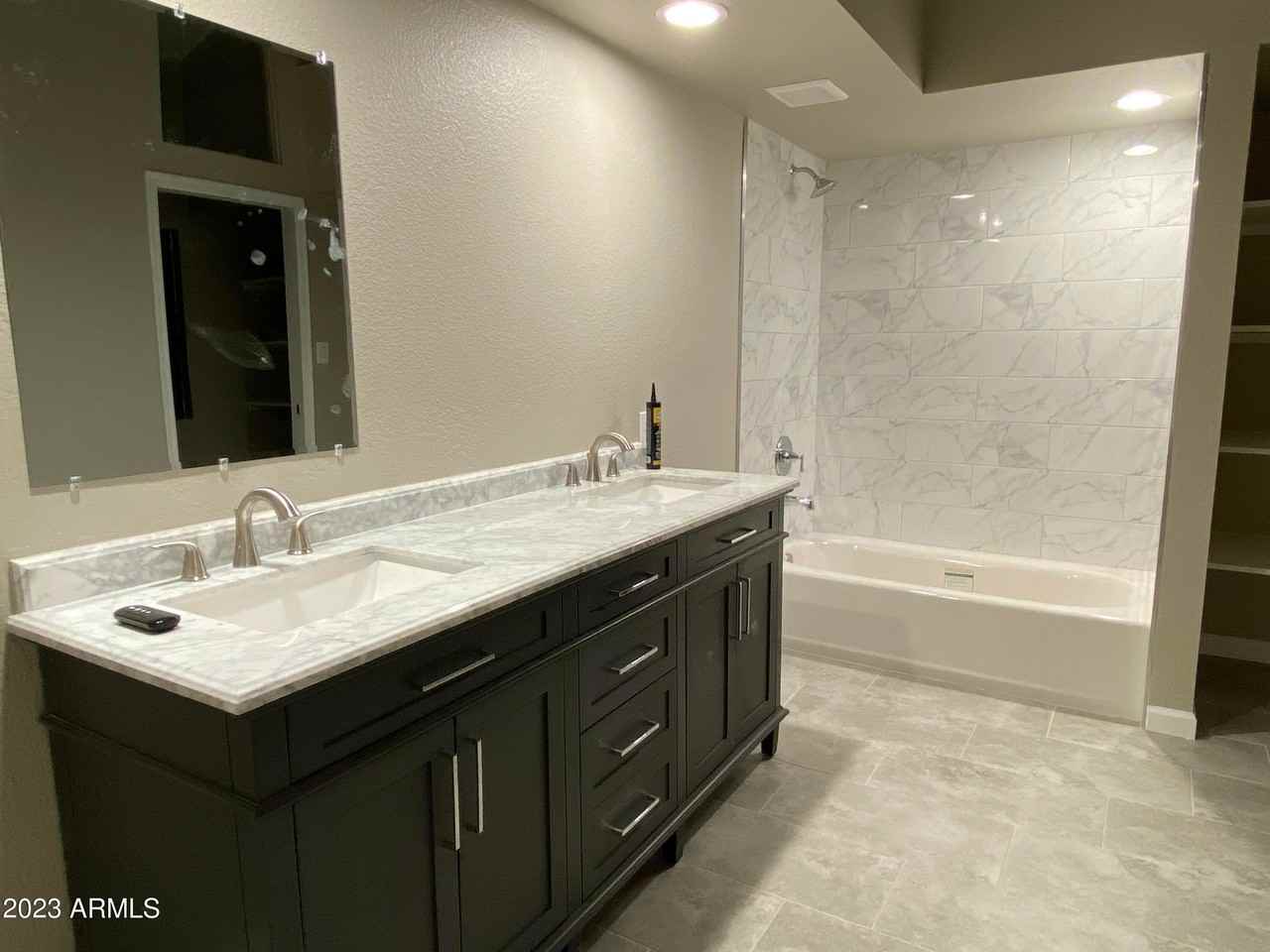 7024 W Morrow Dr - Photo 4 of 11