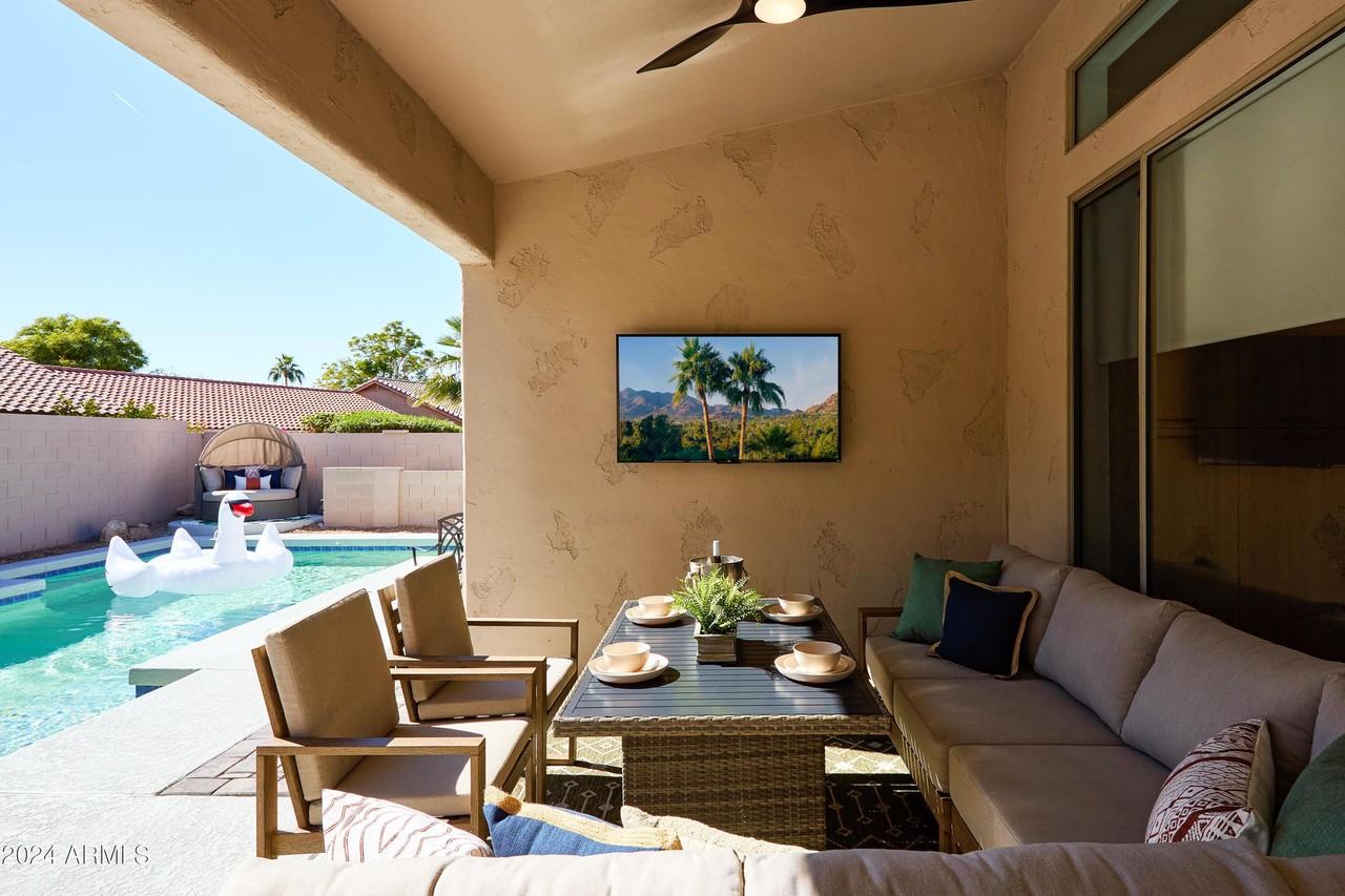 9871 E Gelding Dr - Photo 5 of 50