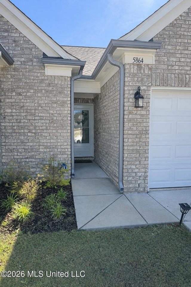 5864 Thomas St - Photo 3 of 24