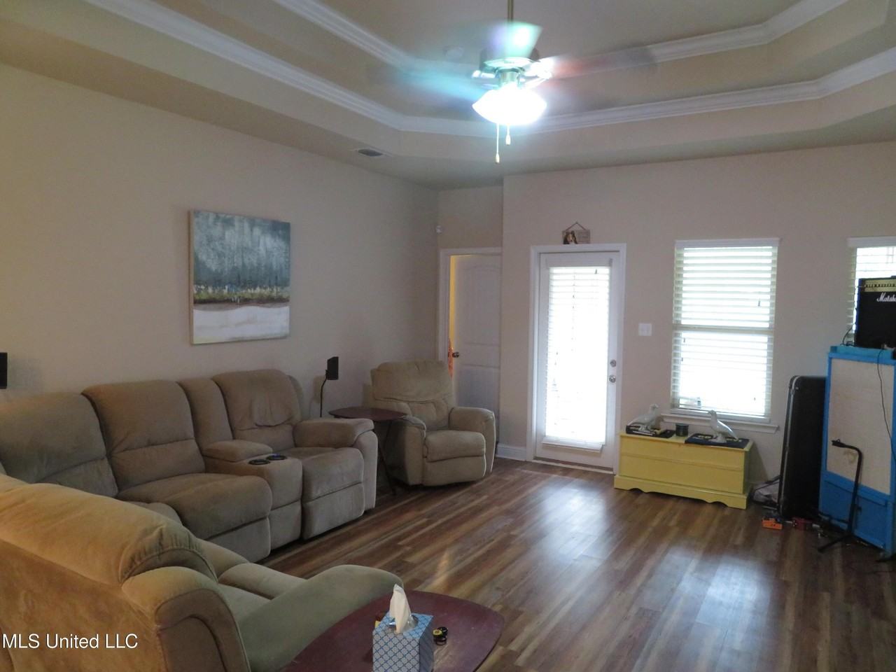 11577 Caroline Ct - Photo 7 of 15