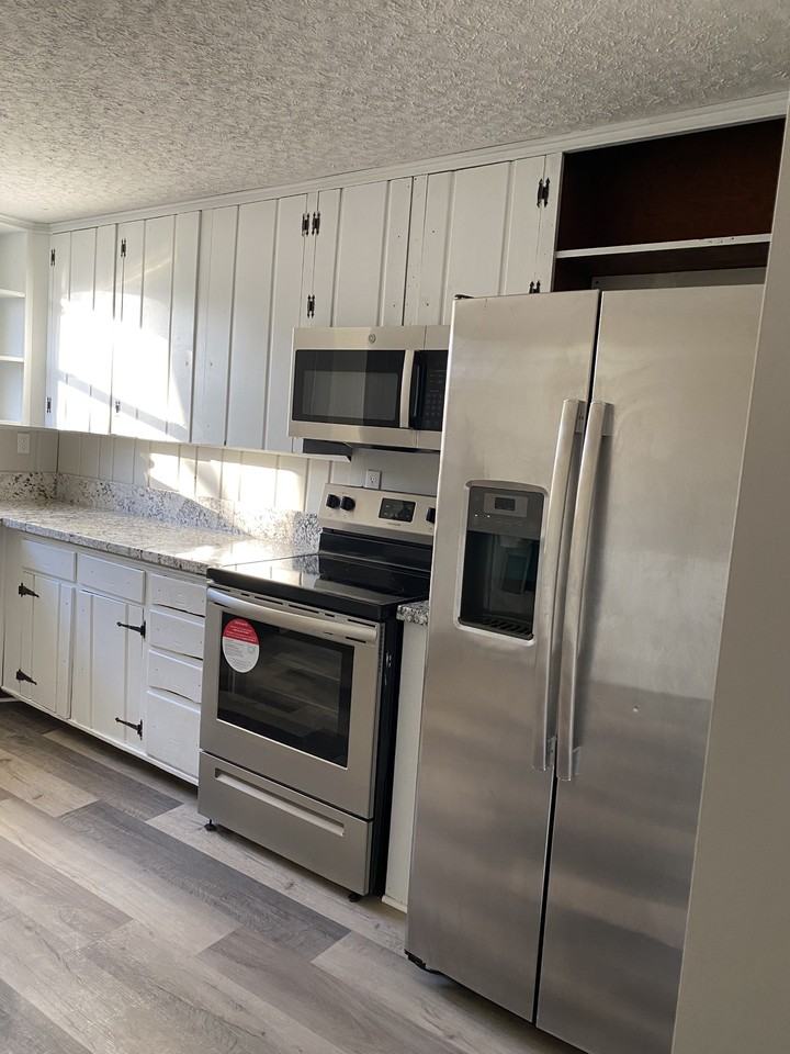 1116 N Royal Ave #2 - Photo 3 of 20