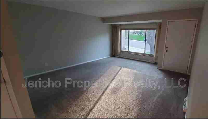 1512 S Yank St - Photo 3 of 5