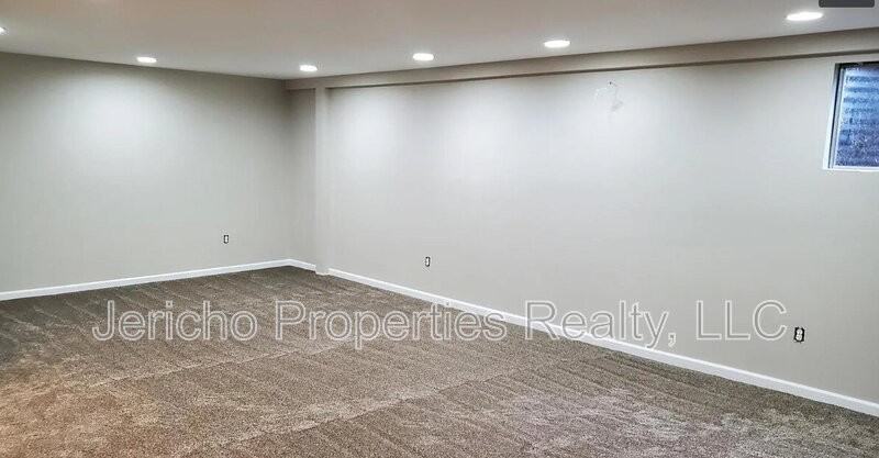 1512 S Yank St - Photo 4 of 5