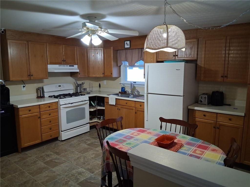 170 Bernice Ave - Photo 2 of 12