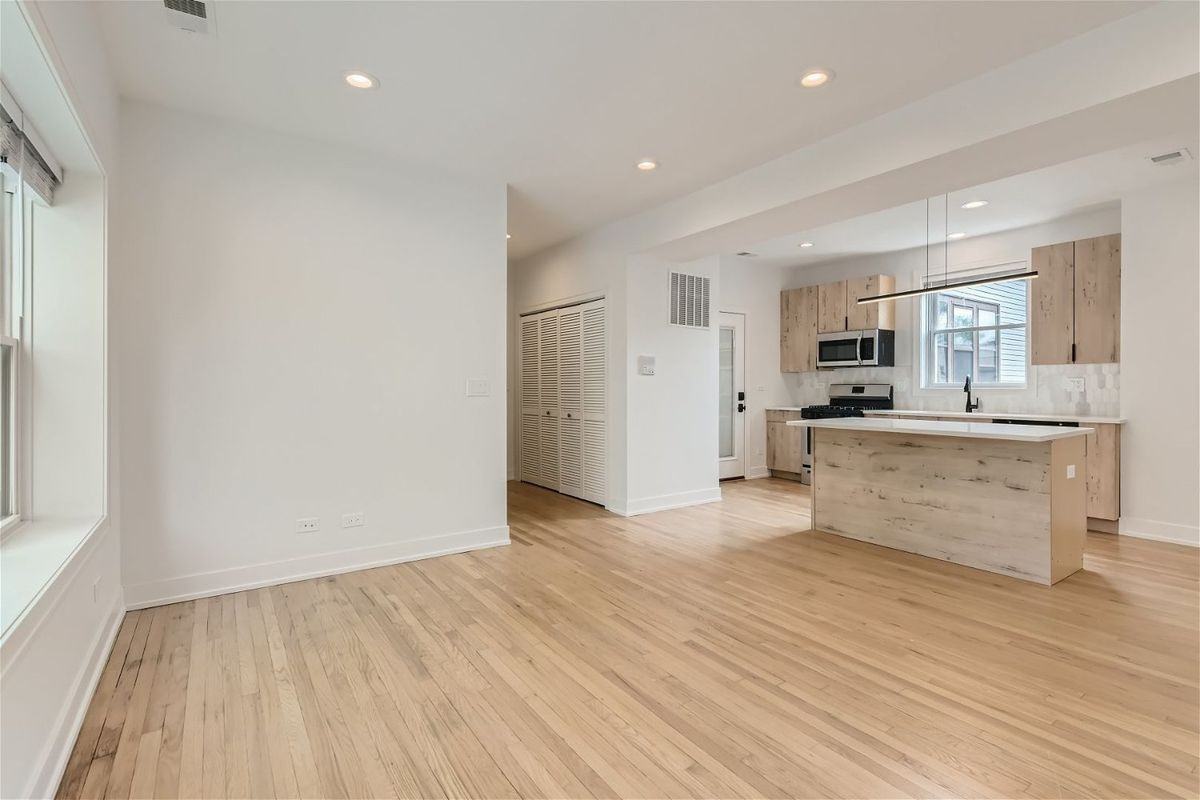 2604 N Springfield Ave - Photo 2 of 27