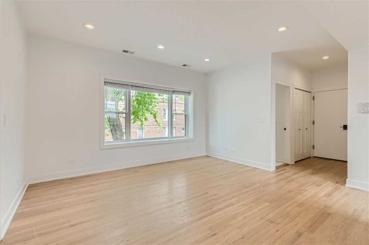 2604 N Springfield Ave - Photo 3 of 27