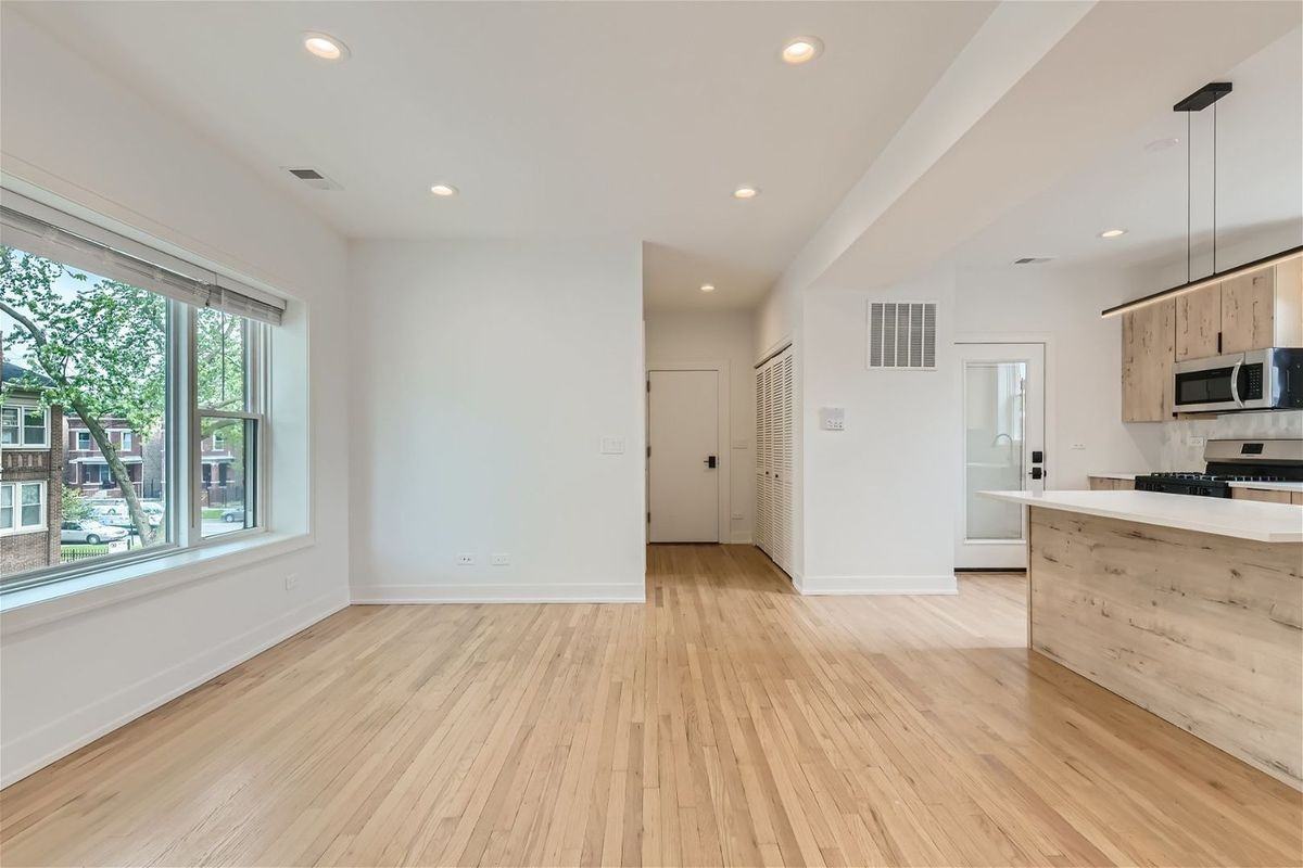 2604 N Springfield Ave - Photo 4 of 27