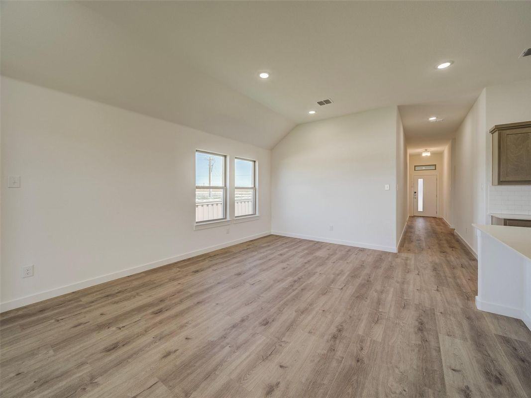 1424 Avondale Ct - Photo 3 of 36