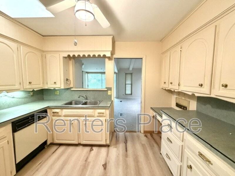 5245 S 68th East Ave - Photo 6 of 24