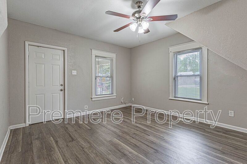 815 S Grand Ave - Photo 2 of 13