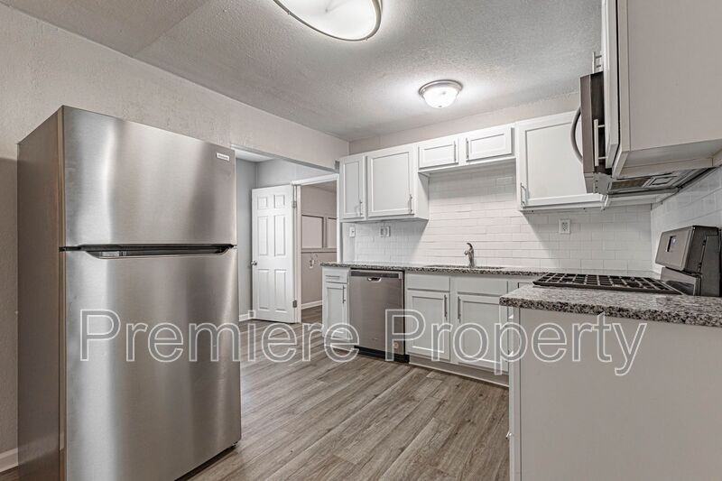 815 S Grand Ave - Photo 4 of 13