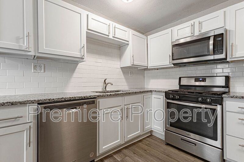 815 S Grand Ave - Photo 5 of 13