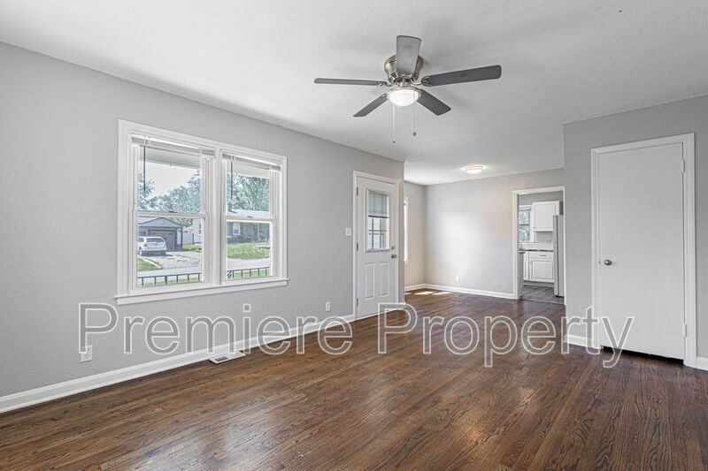 10516 E 26th St S - Photo 2 of 12