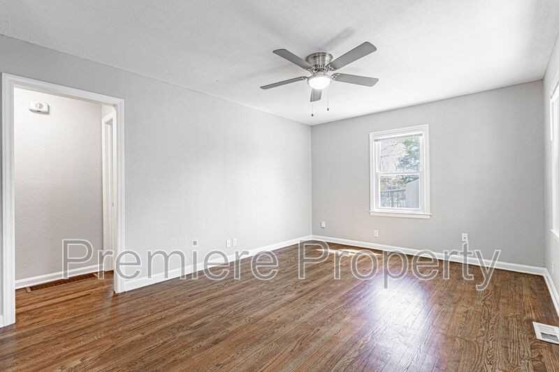 10516 E 26th St S - Photo 3 of 12