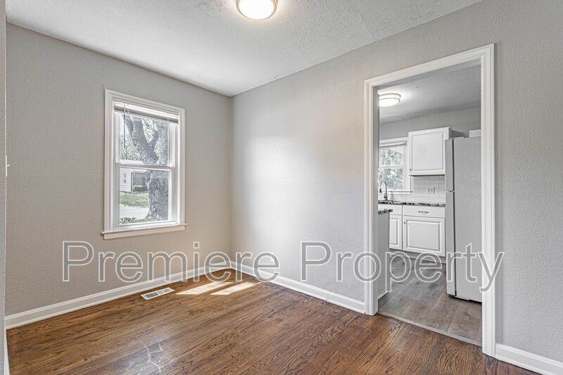 10516 E 26th St S - Photo 4 of 12