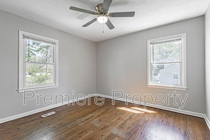 10516 E 26th St S - Photo 7 of 12