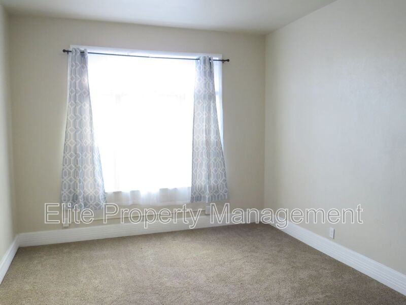 715 W 10th St #1 - Photo 2 of 11