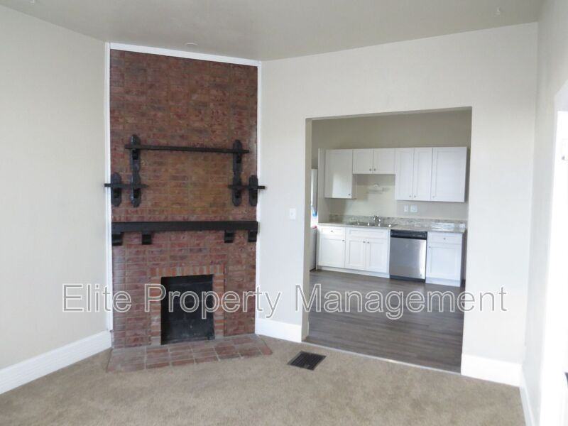 715 W 10th St #1 - Photo 3 of 11