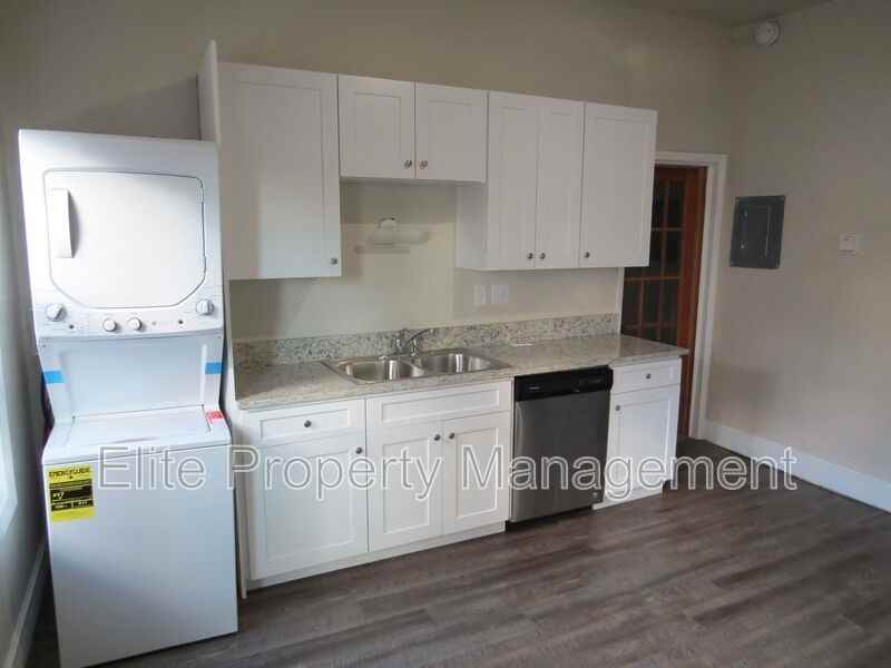 715 W 10th St #1 - Photo 4 of 11