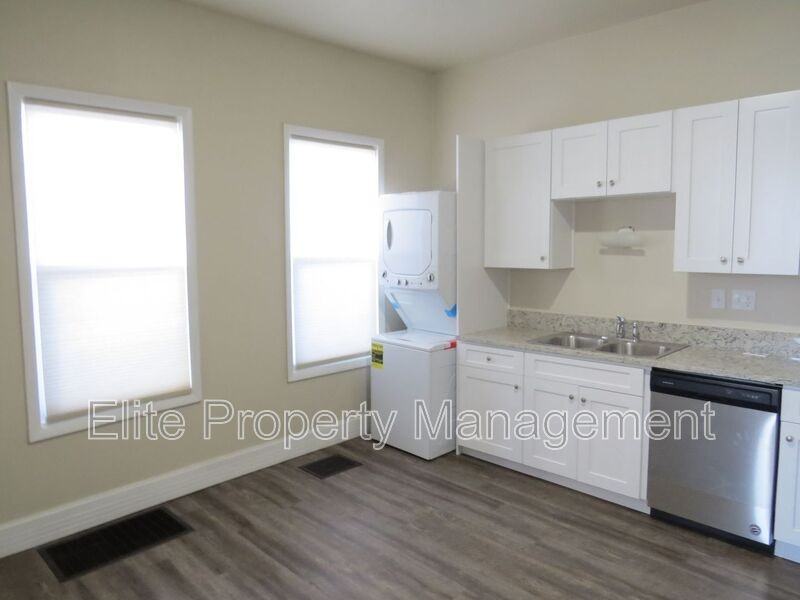 715 W 10th St #1 - Photo 5 of 11