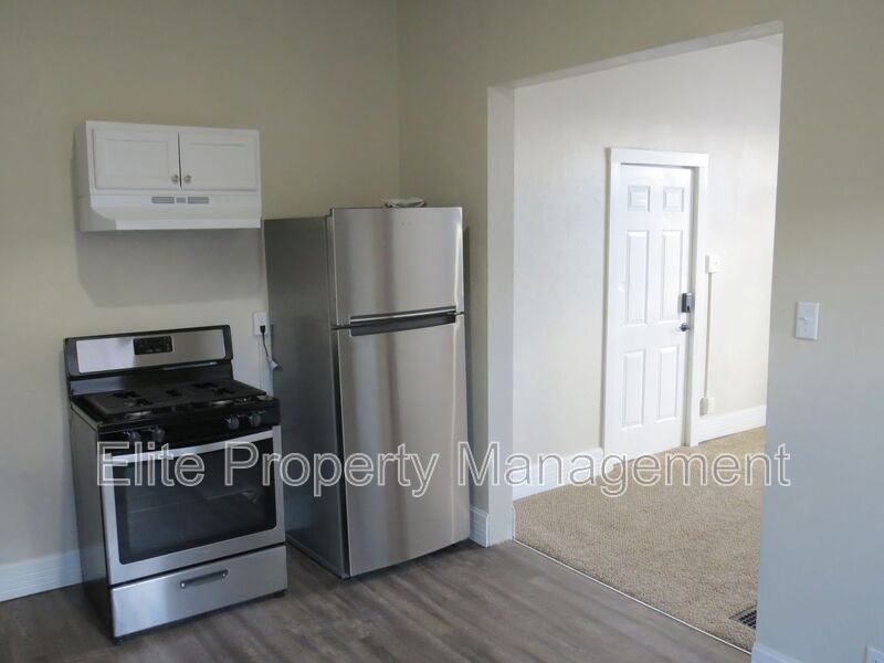 715 W 10th St #1 - Photo 6 of 11