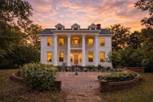 featured image of 716 Athens Ave