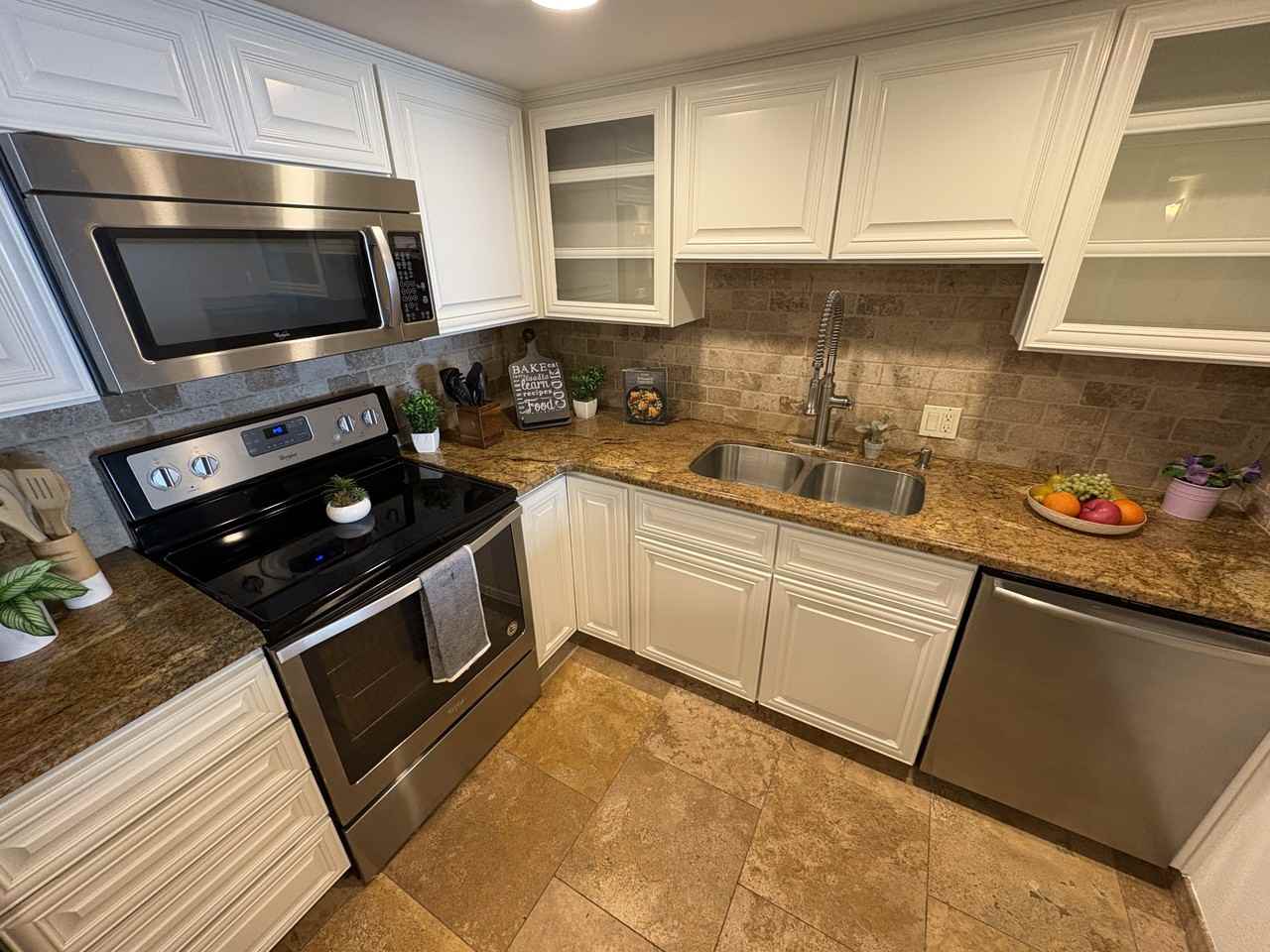 7850 E Camelback Rd - Photo 6 of 26