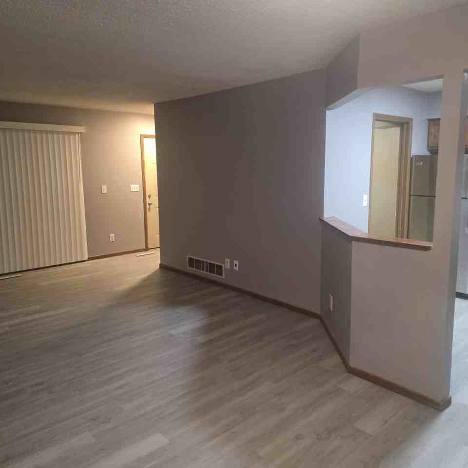 20229 Hunter Ct - Photo 3 of 13